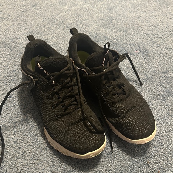 Women’s Size 12 Nike volleyball shoes - Picture 1 of 3